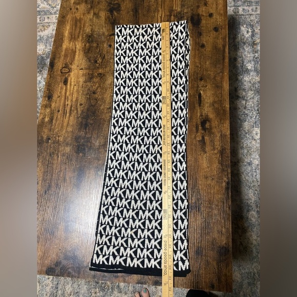 Michael Kors Black & White MK Logo Scarf - Picture 5 of 6